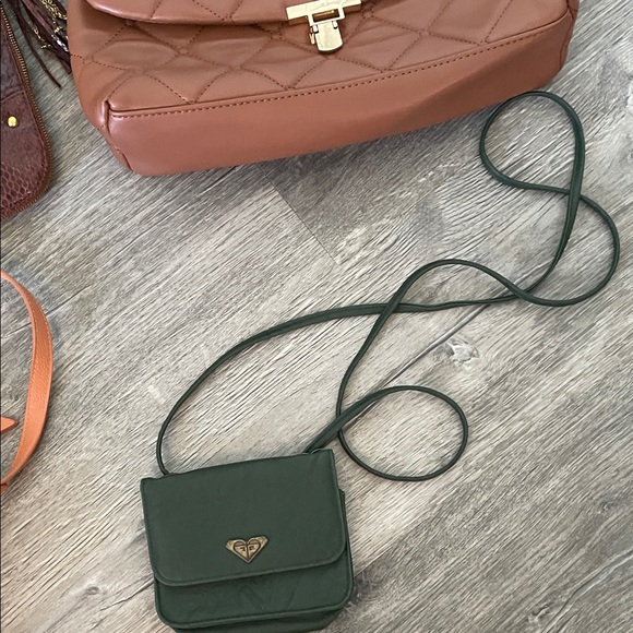 4PURSE BUNDLE NWOT EXCELLENT CONDITION - Picture 5 of 9